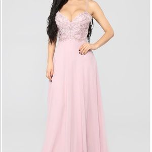 Embellished gown in mauve